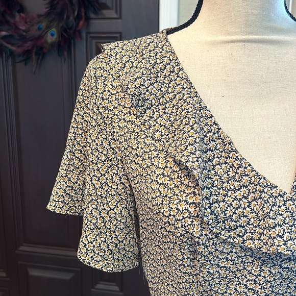 Daisy Wrap Around 40s Style Ruffle Dress - Picture 5 of 13